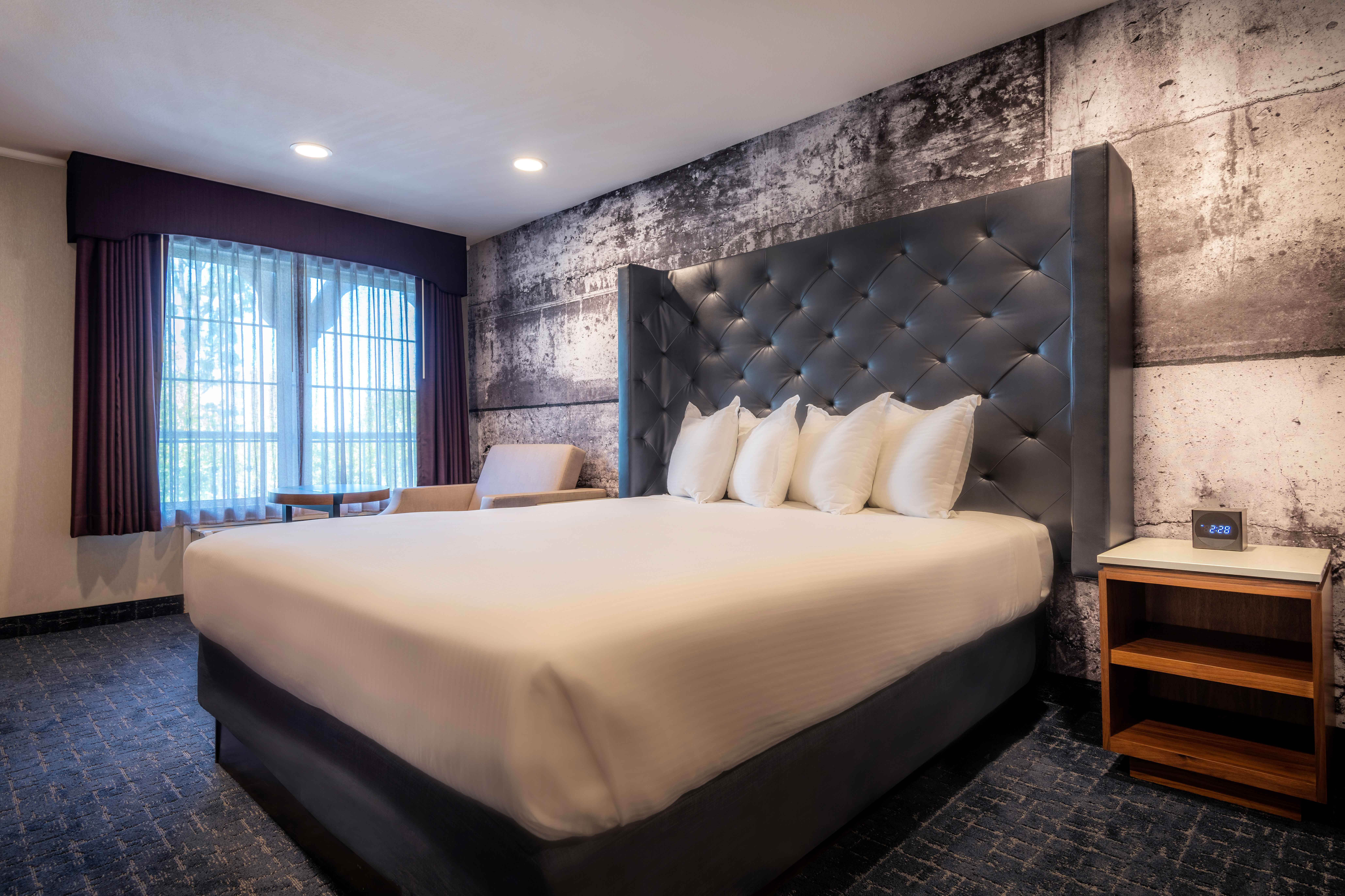 Camelot Inn & Suites — photo 21 of 50