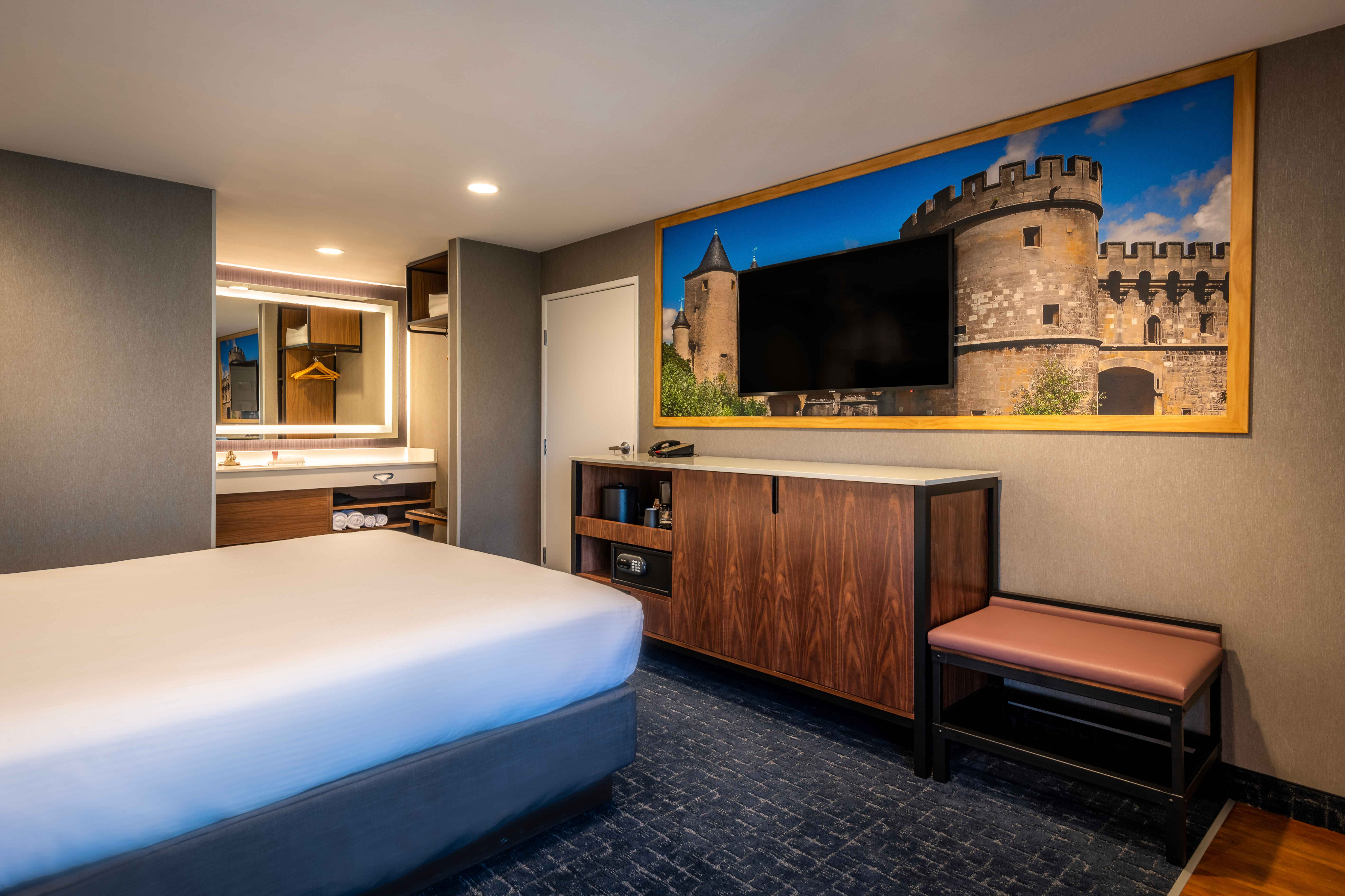 Camelot Inn & Suites — photo 47 of 50