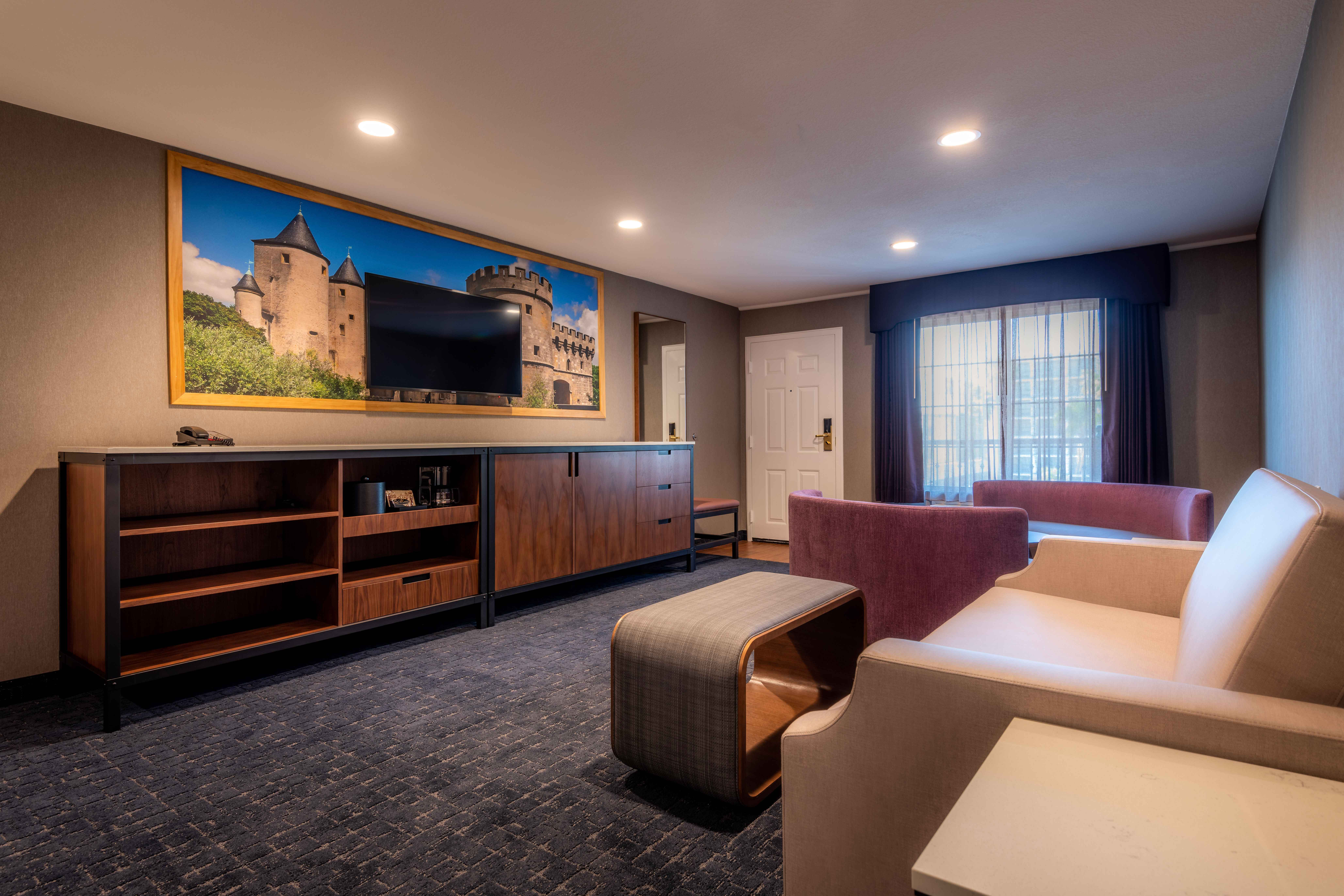Camelot Inn & Suites — photo 35 of 50