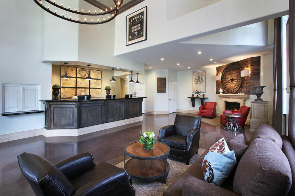 Camelot Inn & Suites — photo 12 of 50