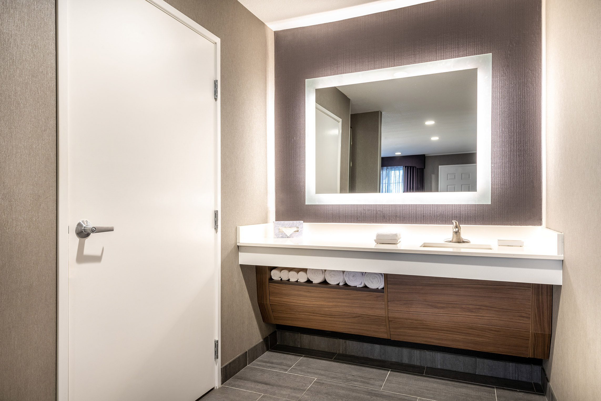 Camelot Inn & Suites — photo 15 of 50