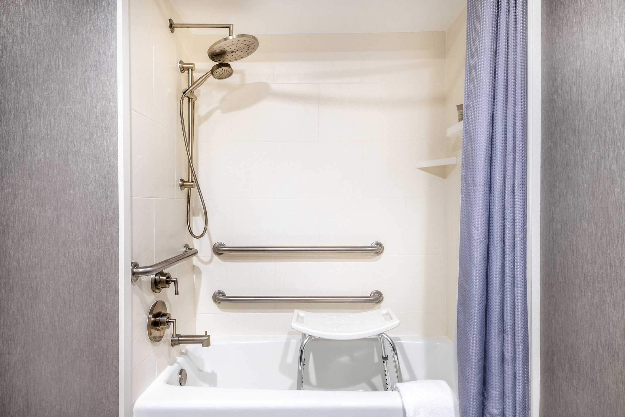 Camelot Inn & Suites — photo 25 of 50